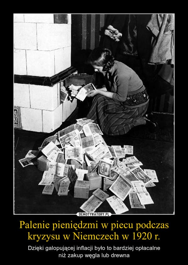 palenie pieniędzmi, marnowanie pieniędzy, drogie jednorazówki, oszczędność na wapowaniu, pieniądze w ogniu - Palenie pieniędzmi w piecu podczas kryzysu w Niemczech w 1920 r ...