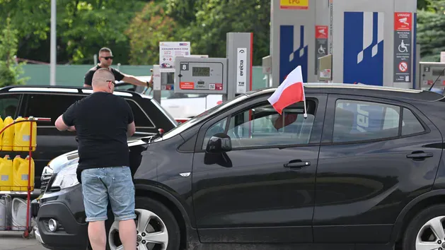 desperacka nocna jazda, martwy vape, stacja benzynowa 2 w nocy, awaria e-papierosa, frustracja waper - Wytrzymała 2,5 roku. Mówi, co dzieje się w nocy na stacjach paliw