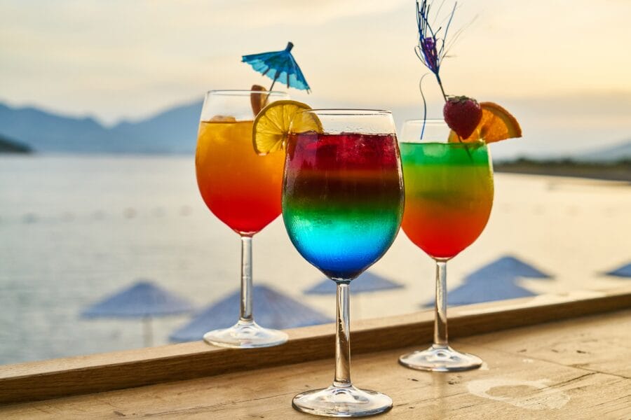 wakacje all-inclusive, Hifancy Space Sex On The Beach, e-papieros na plaży, koktajle wakacyjne - Wakacje All Inclusive - co to takiego? - holidayclub.com.pl