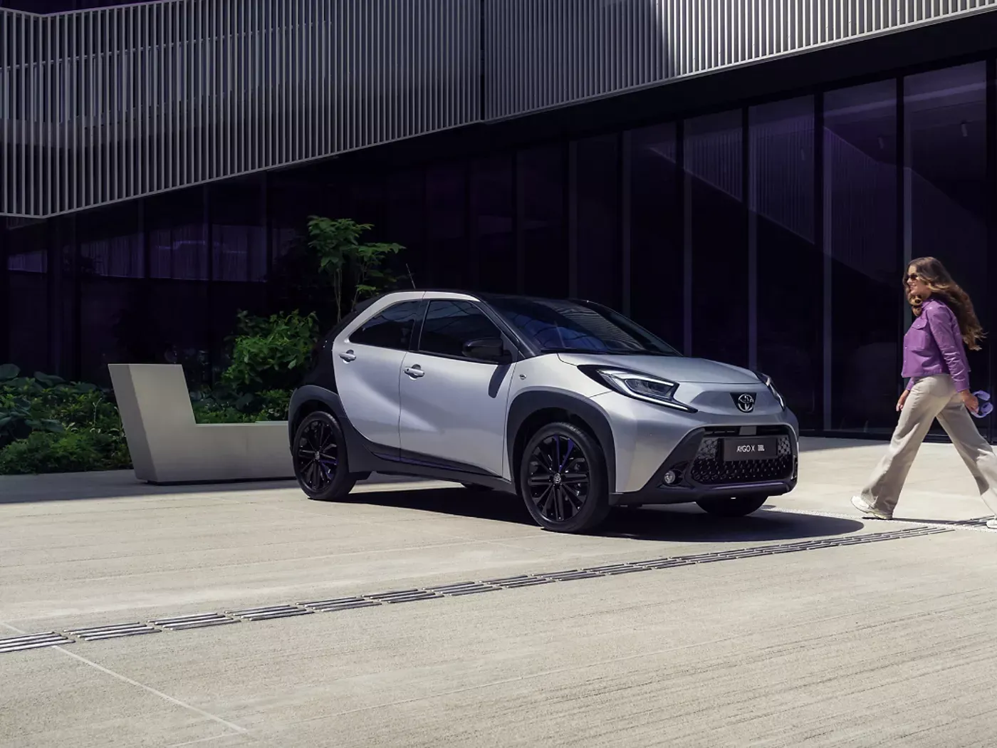 mały samochód miejski obok kompaktu, analogia vape, przesiadka na lepszy model, komfortowa podróż autem - Toyota Wola Carolina Car Company - Samochody miejskie - małe...