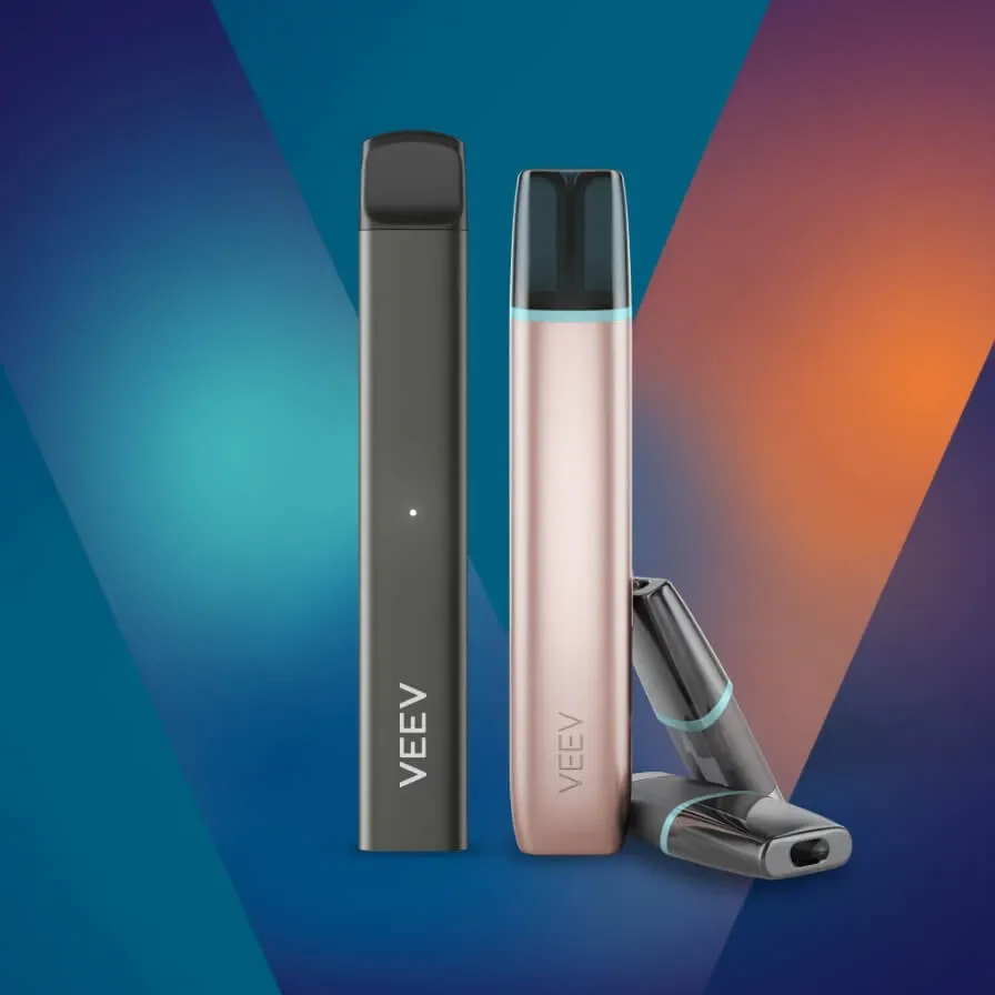 Nowoczesny jednorazowy e-papieros z wyraźnie widocznym portem ładowania USB-C, symbolizujący wygodę i możliwość wielokrotnego użytku oraz długą żywotność.