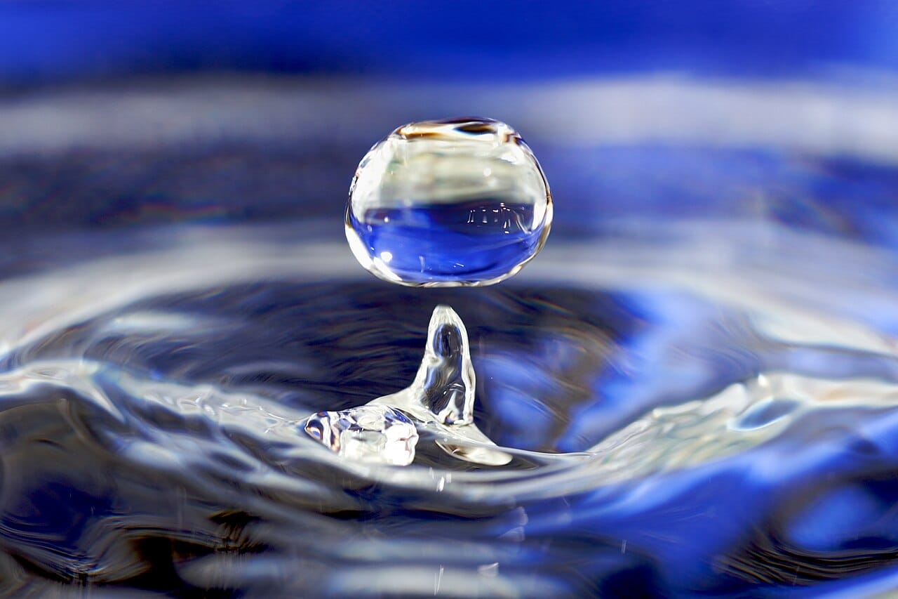 1280px water drop 001